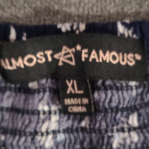 Almost Famous  Blue floral shirt tie on front - Picture 3 of 4